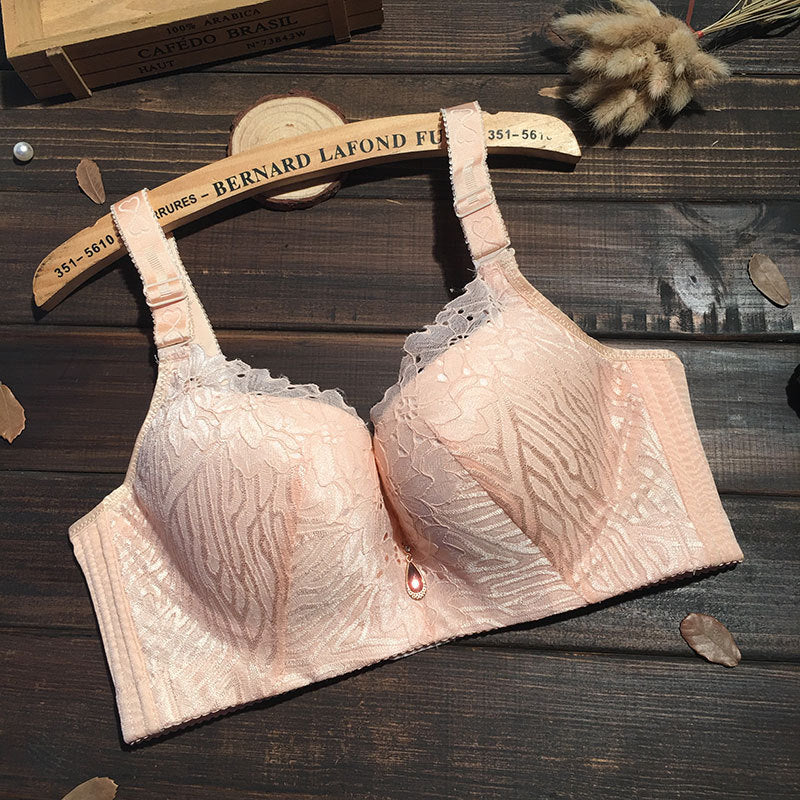 TCT High Support Bra in plus sizes with lace